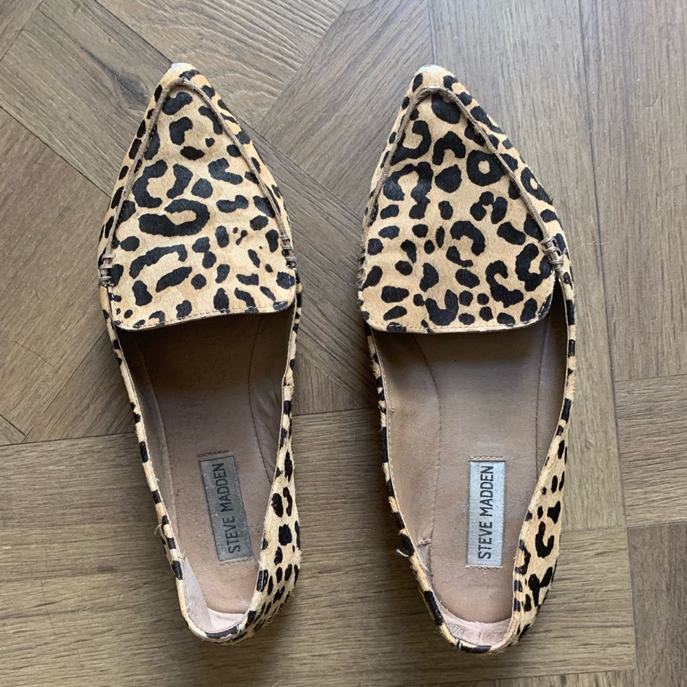 Steve Madden size 7.5 cow hair print pointed toe flat.